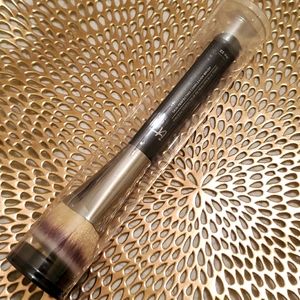 It Cosmetics  No. 22 brush